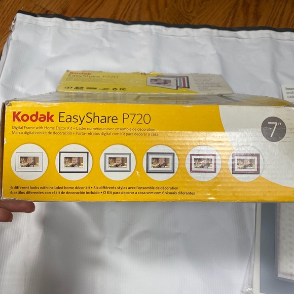 7” Kodak Easy Share P720 Digital Frame - Picture 7 of 10